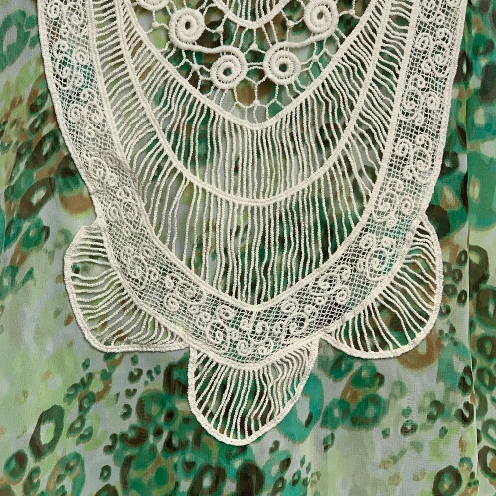 Beautiful blouse - Picture 2 of 3